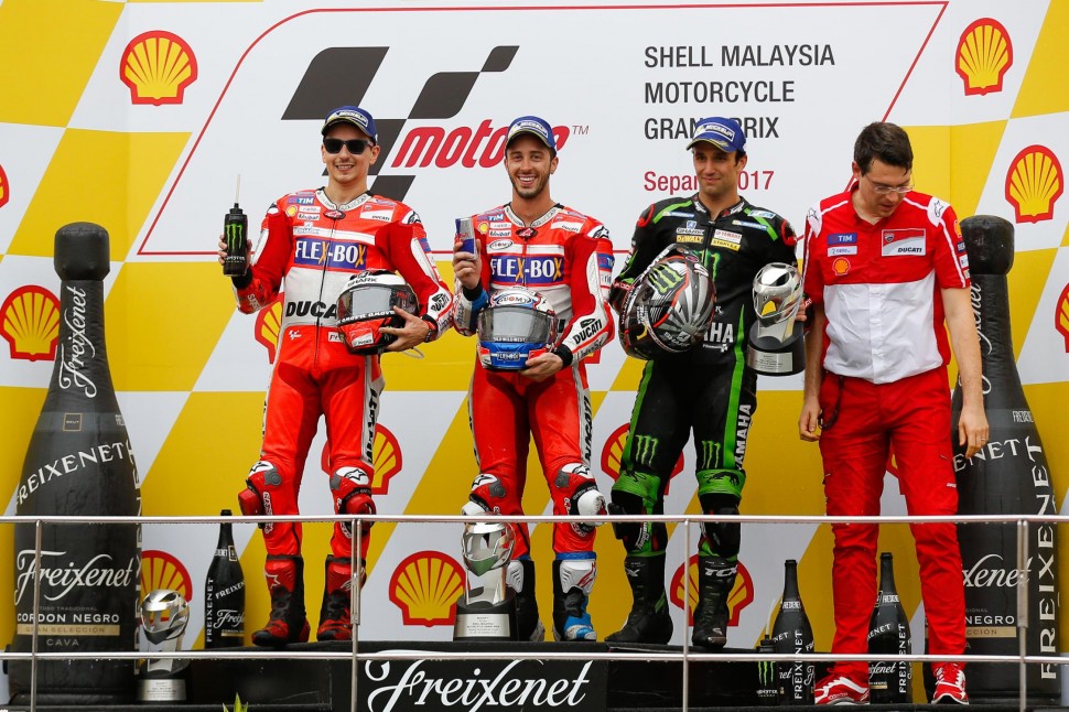 На подиуме Гран-При Малайзии - оба пилота заводской команды Ducati, а также Зарко из Tech 3