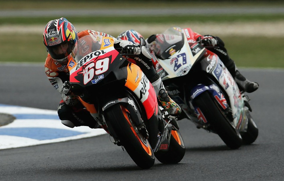 Новобранец LCR Honda MotoGP Кейси Стоунер преследует Никки Хейдена, 2006 год
