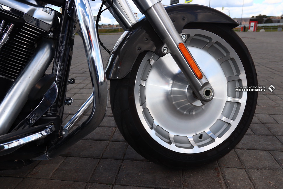 Цельноалюминиевые фрезерованные колеса - это шик, но при езде создают больше неудобств, чем спицованные или литые