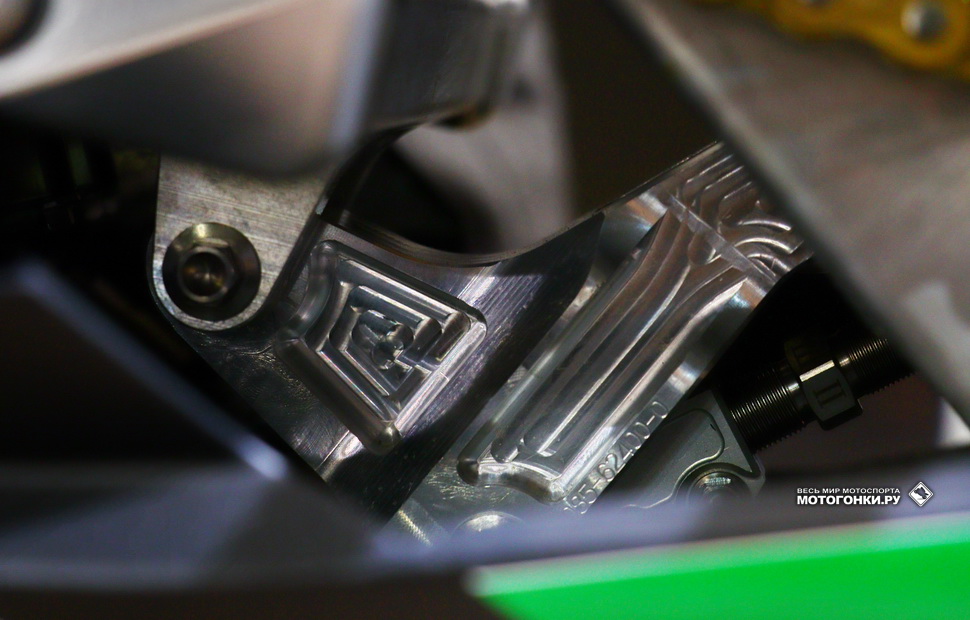 Прототип MV Agsuta Moto2 - фрезерованные элементы подвески