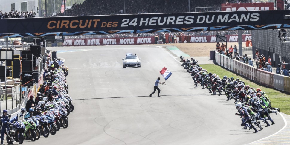 Старт 24 Heures Motos (мотоциклетный Le Mans 24)