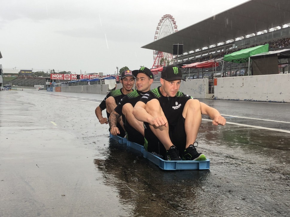Kawasaki Racing Team готовится к дождевой практике