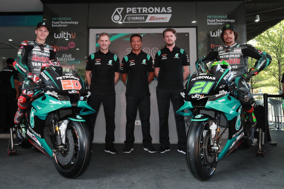 Пилоты Petronas Yamaha SRT MotoGP 2020 года и руководящий состав