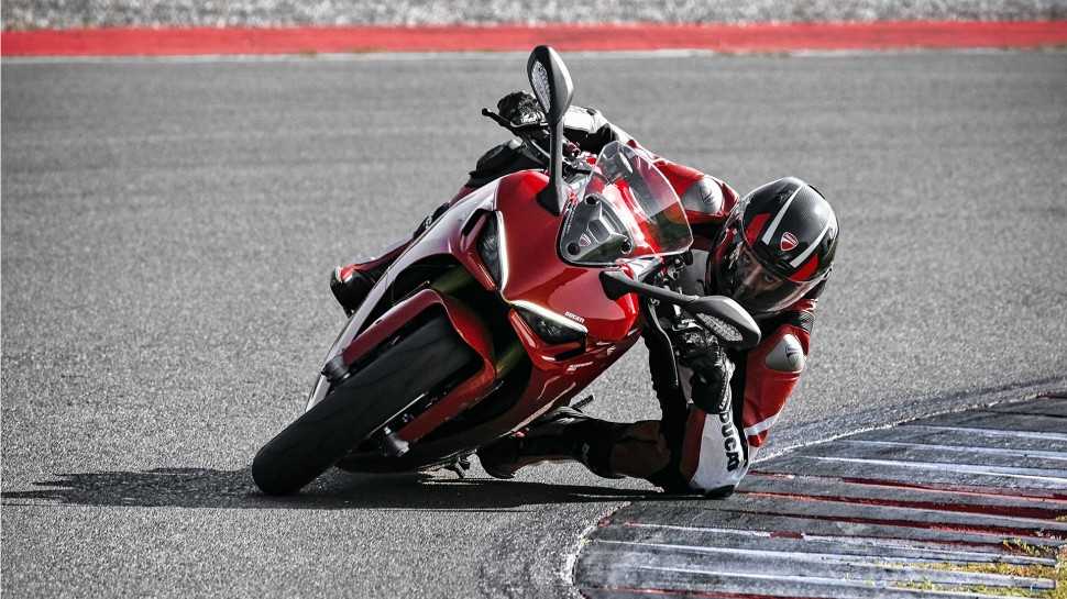 Ducati Supersport 950: похож на V4
