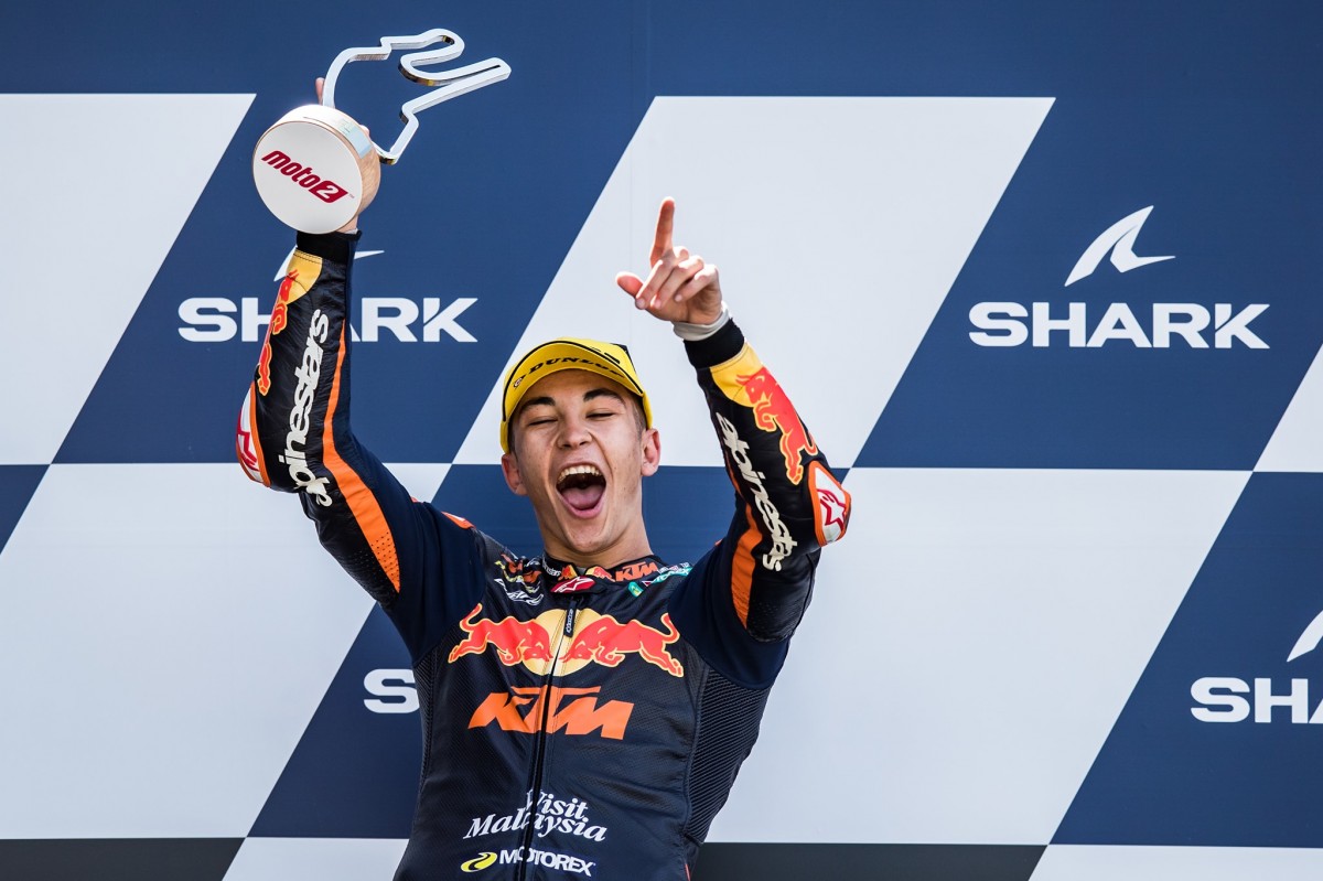 Новобранец Moto2 Рауль Фернандес выигрывает Гран-При Франции, вторая победа с начала сезона