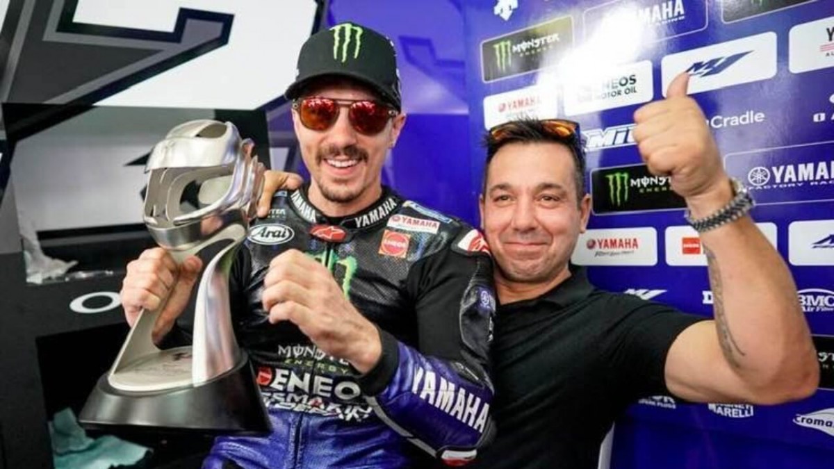Анхель Виньялес с сыном, Мавериком после очередной победы с Yamaha в MotoGP