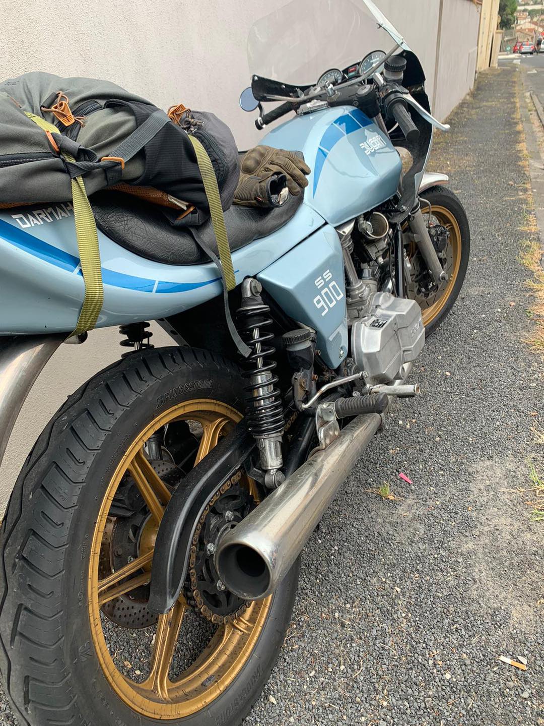 Жоан Зарко решил прокатиться в Арагон на мотоцикле Ducati SS 900