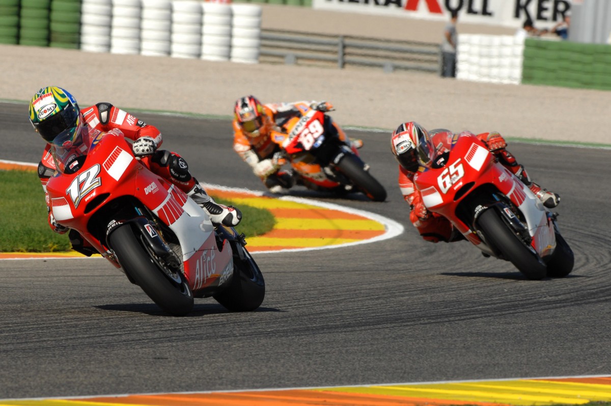 Трой Бейлисс возглавляет тройку лидеров Гран-При Валенсии MotoGP 2006 года
