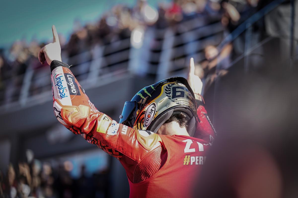 Франческо Баньяя - чемпион MotoGP 2022 года, у завода Ducati - Triple Crown