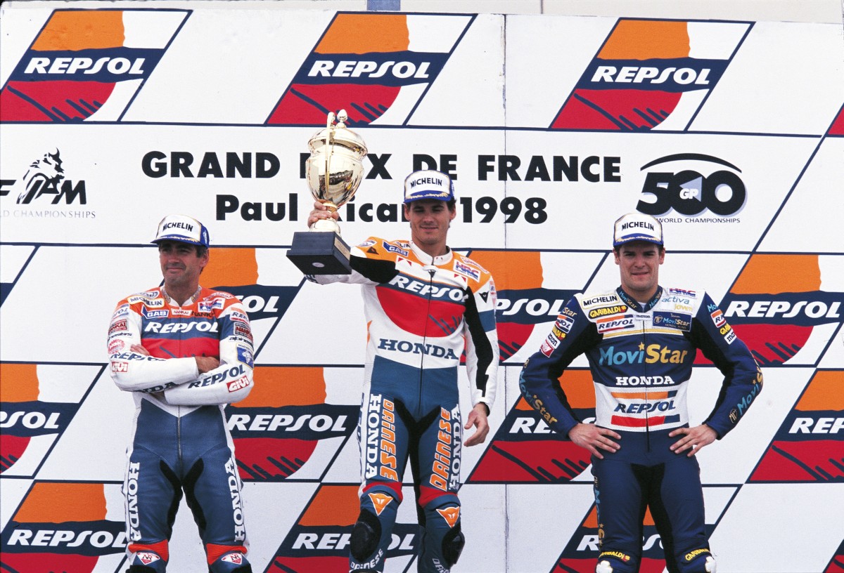 Классика Королевского класса: Алекс Кривье отобрал у могучего Мика Дуэйна победу в Ле-Мане на Гран-При Франции 1998 года