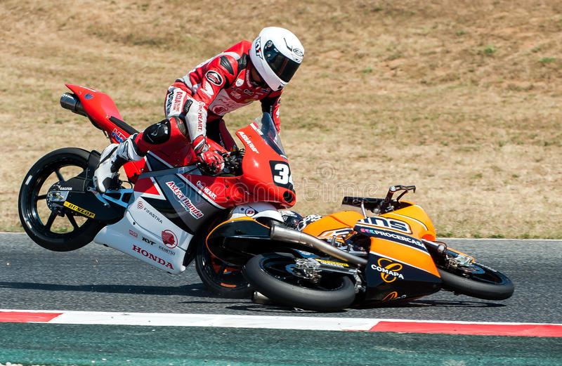 Типичная ситуация с наездом на упавший мотоцикл в FIM CEV Moto3 (Junior GP) в Каталонии