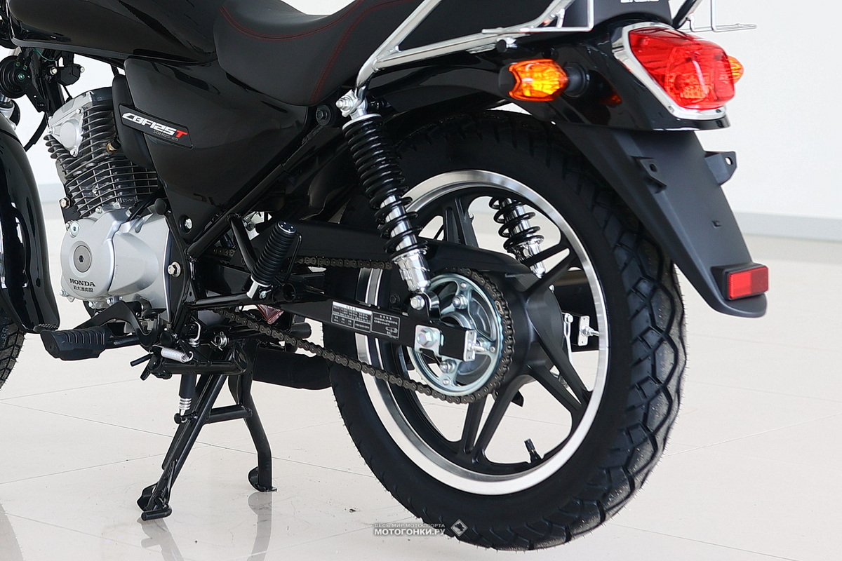 Honda CBF 125T (2023) - классическое шасси с двойным аммортизатором сзади