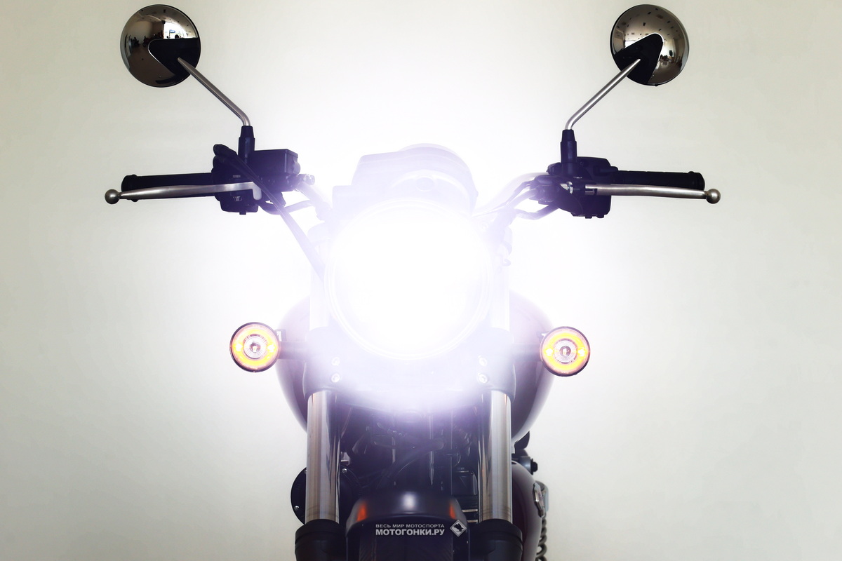 Honda CB350 H′Ness (2023) - ярчайшая фара на светодиодах