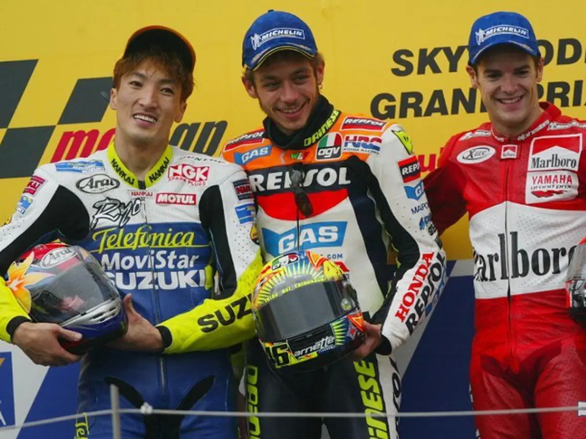 Самый первый подиум MotoGP - Гран-При Японии 2002, Suzuka: Росси, Акира Риу и Карлос Чека