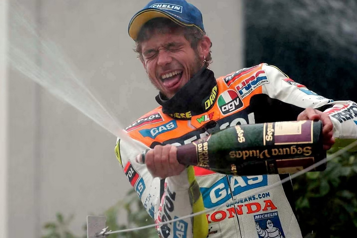 Валентино Росси стал двукратным чемпионом MotoGP в цветах Repsol Honda
