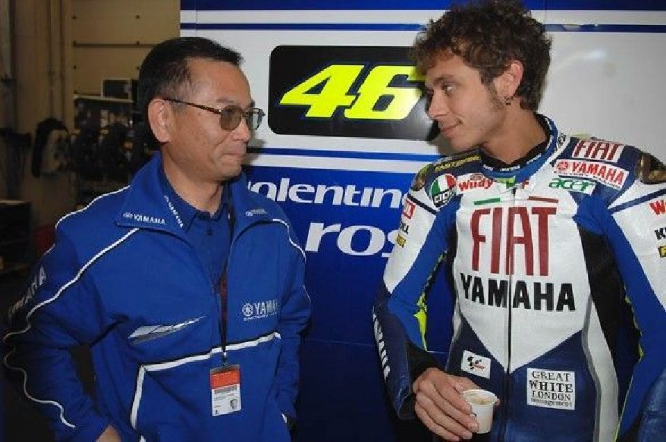 Валентино Росси и Масао Фурусава, босс проекта Yamaha Mission One с 2000 по 2010 год