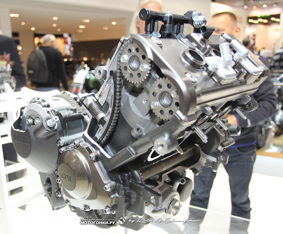 Презентация нового двигателя Yamaha CP3, 3 цилиндра, 847 куб.см. на EICMA-2013
