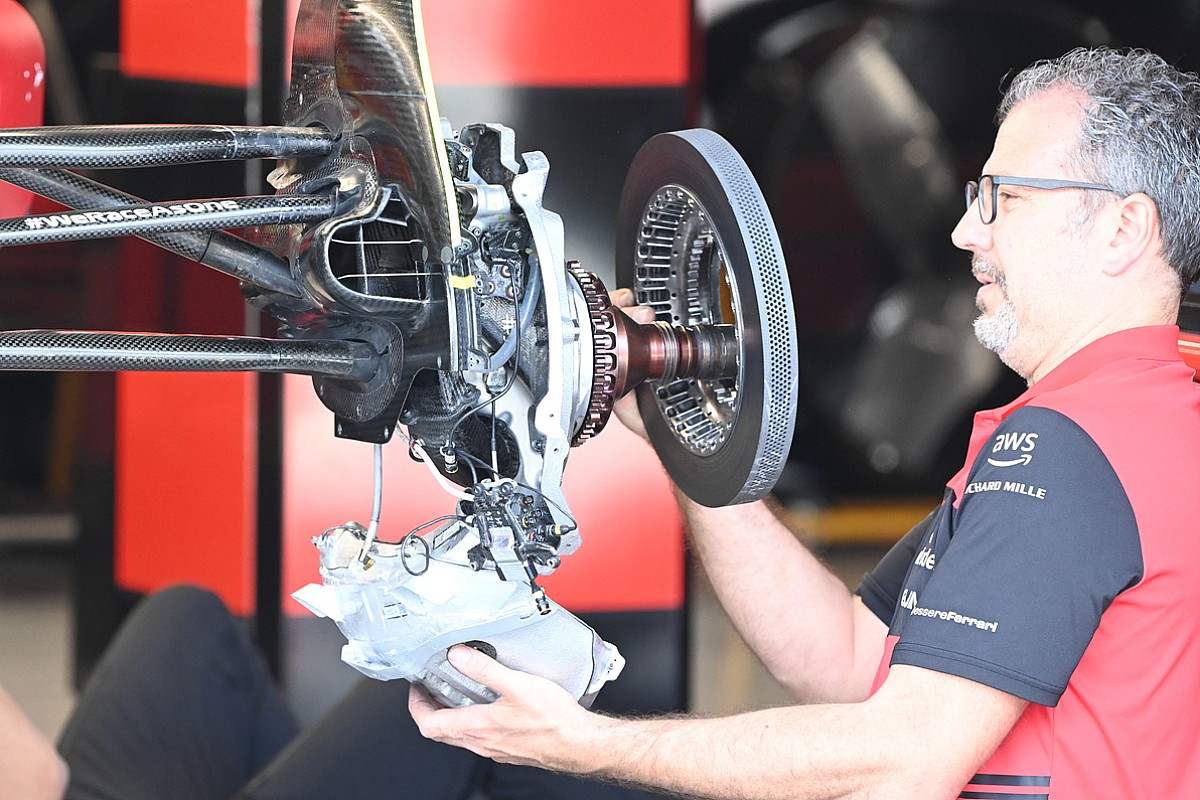 Карбоновые тормозные диски на болиде Формулы-1 Ferrari F1 Карбоновые тормозные диски на болиде Формулы-1 Ferrari F1