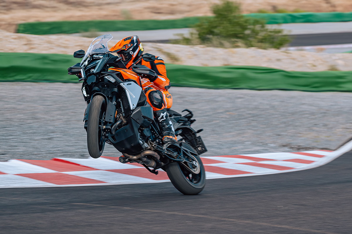 KTM 1390 Super Adventure S EVO (2025) KTM 1390 Super Adventure S EVO (2025)