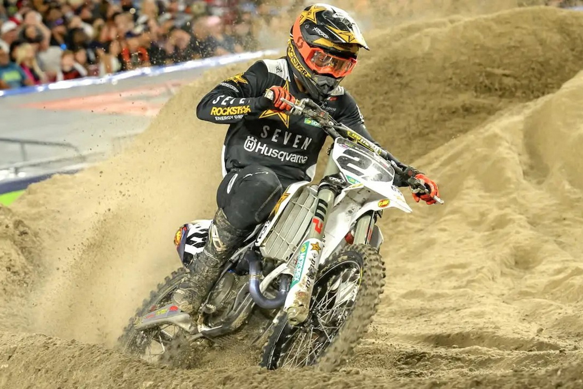 Малькольм Стюарт: Я сделал это, чувак! Лучше, в 32 года, чем никогда Малькольм Стюарт: Я сделал это, чувак! Лучше, в 32 года, чем никогда