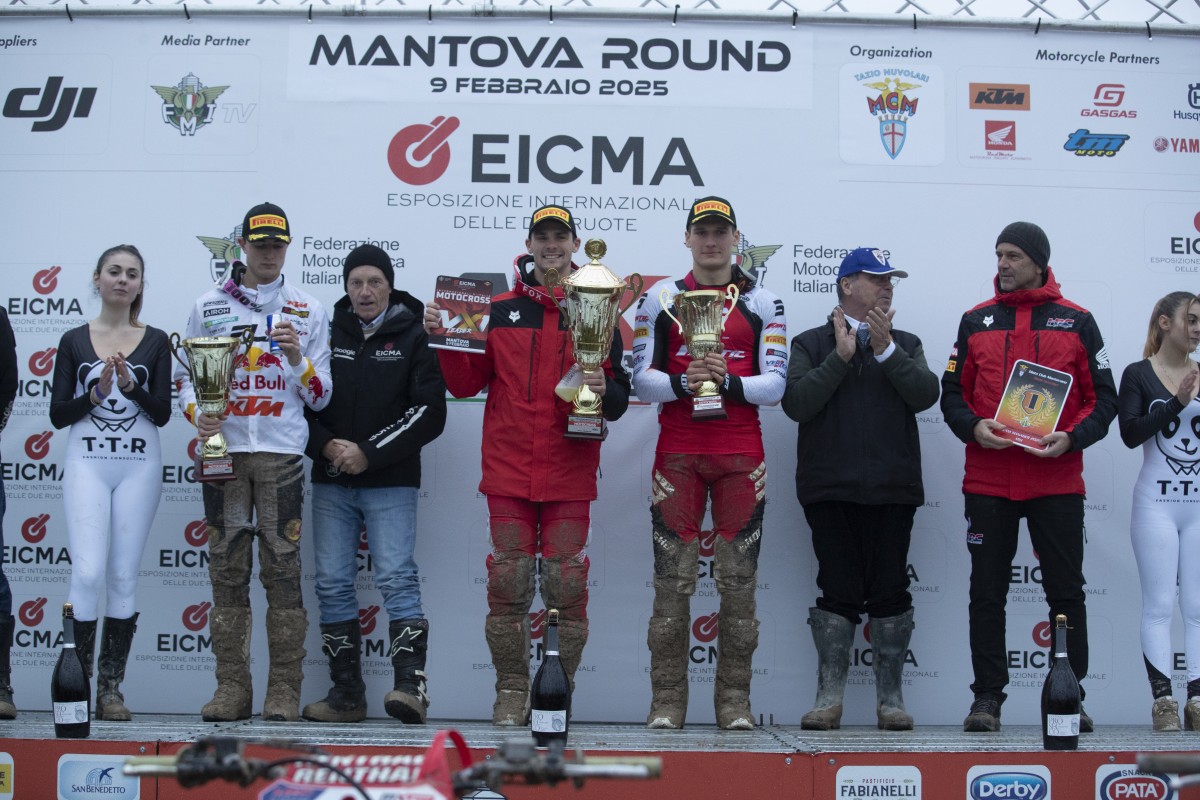 Тим Гайзер и Team Honda HRC празднуют первую победу сезона MXGP 2025 года Тим Гайзер и Team Honda HRC празднуют первую победу сезона MXGP 2025 года