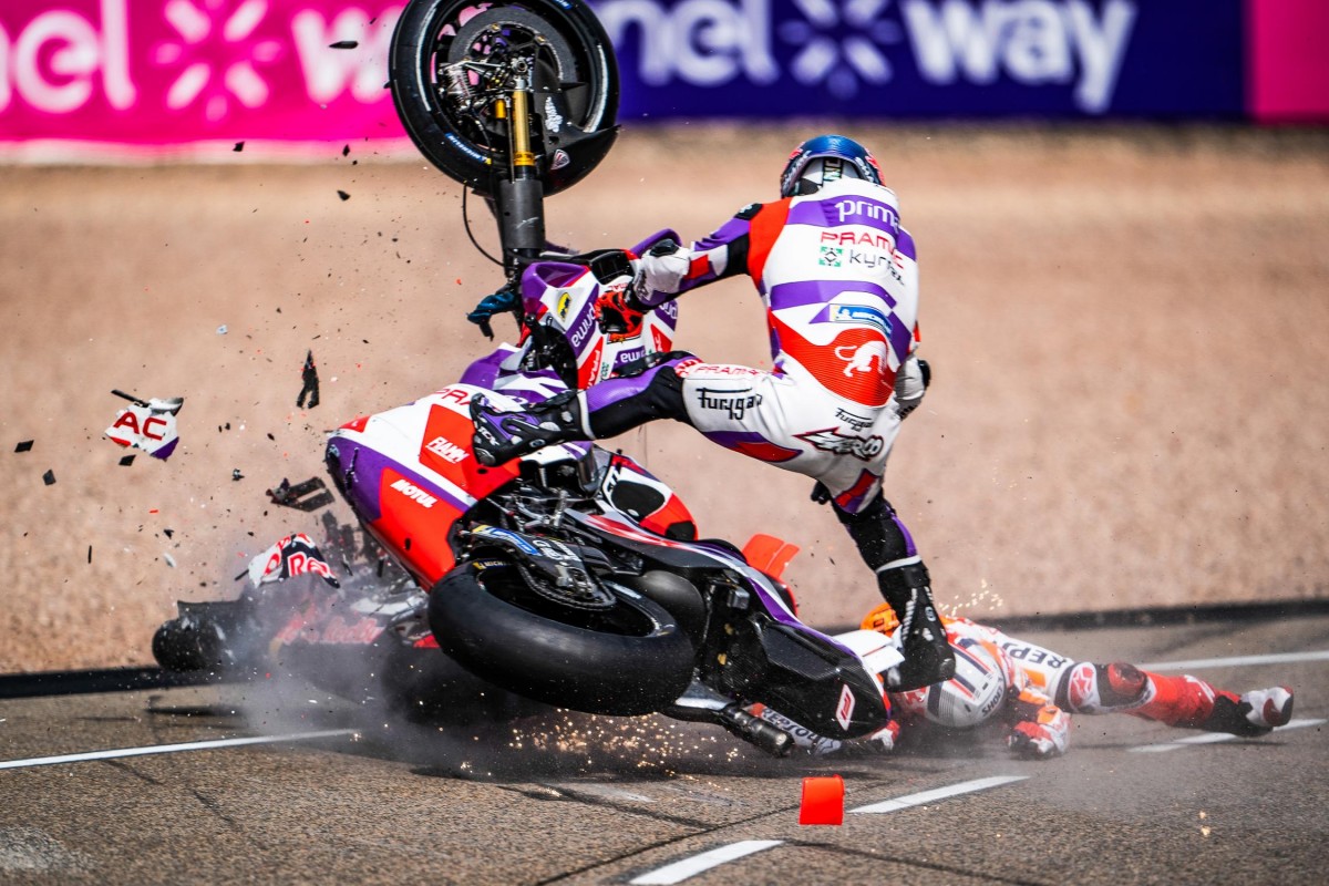 Регулярные проблемы в управляемости Honda RC213V связывали, в том числе, и с шинами... Регулярные проблемы в управляемости Honda RC213V связывали, в том числе, и с шинами...