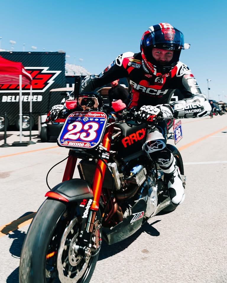 Команда Киану Ривза ARCH Racing дебютировала в MotoAmerica Команда Киану Ривза ARCH Racing дебютировала в MotoAmerica