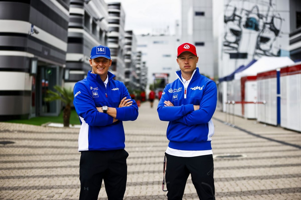 Мик Шумахер и Никита Мазепин, напарники по Haas F1 Team Мик Шумахер и Никита Мазепин, напарники по Haas F1 Team