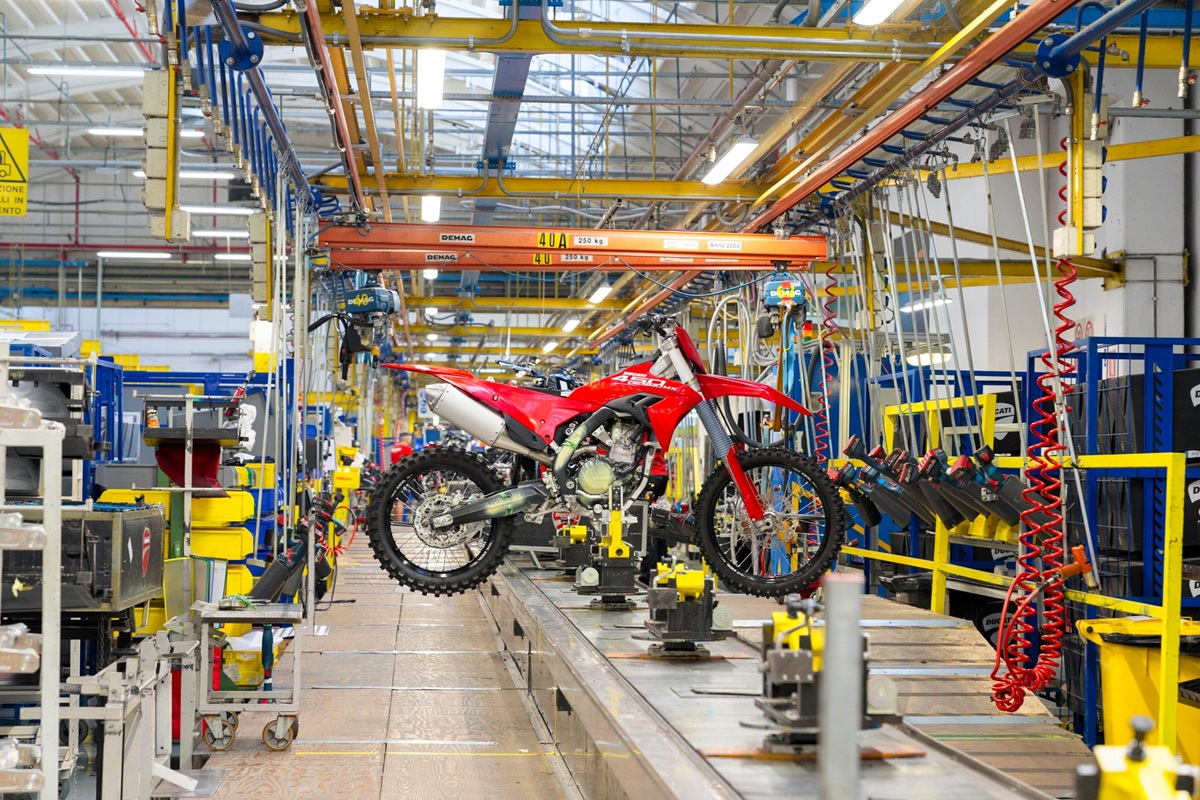 Первый серийно произведенный Ducati Desmo450 MX Первый серийно произведенный Ducati Desmo450 MX