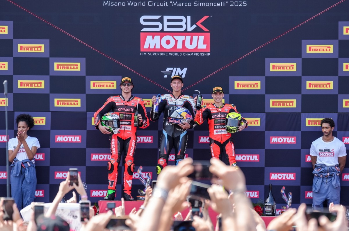 Подиум воскресной гонки EmiliaWomagnaWorldSBK Подиум воскресной гонки EmiliaWomagnaWorldSBK