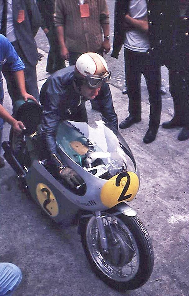 Майк Хейлвуд на Benelli в Монце (1968) Майк Хейлвуд на Benelli в Монце (1968)
