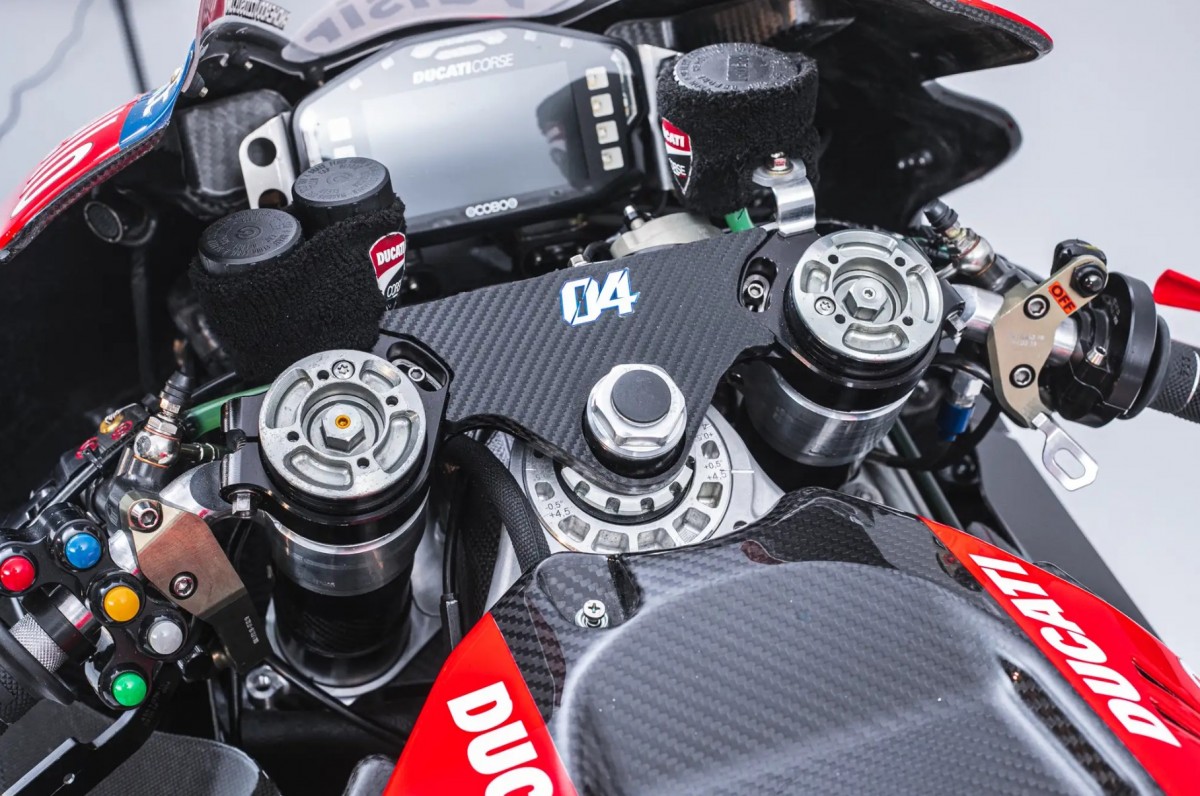 Детали Ducati Desmosedici GP19 Андреа Довициозо, выставленного на аукцион Детали Ducati Desmosedici GP19 Андреа Довициозо, выставленного на аукцион