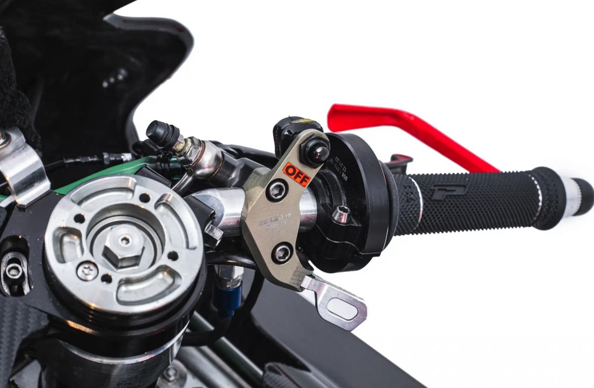 Детали Ducati Desmosedici GP19 Андреа Довициозо, выставленного на аукцион Детали Ducati Desmosedici GP19 Андреа Довициозо, выставленного на аукцион