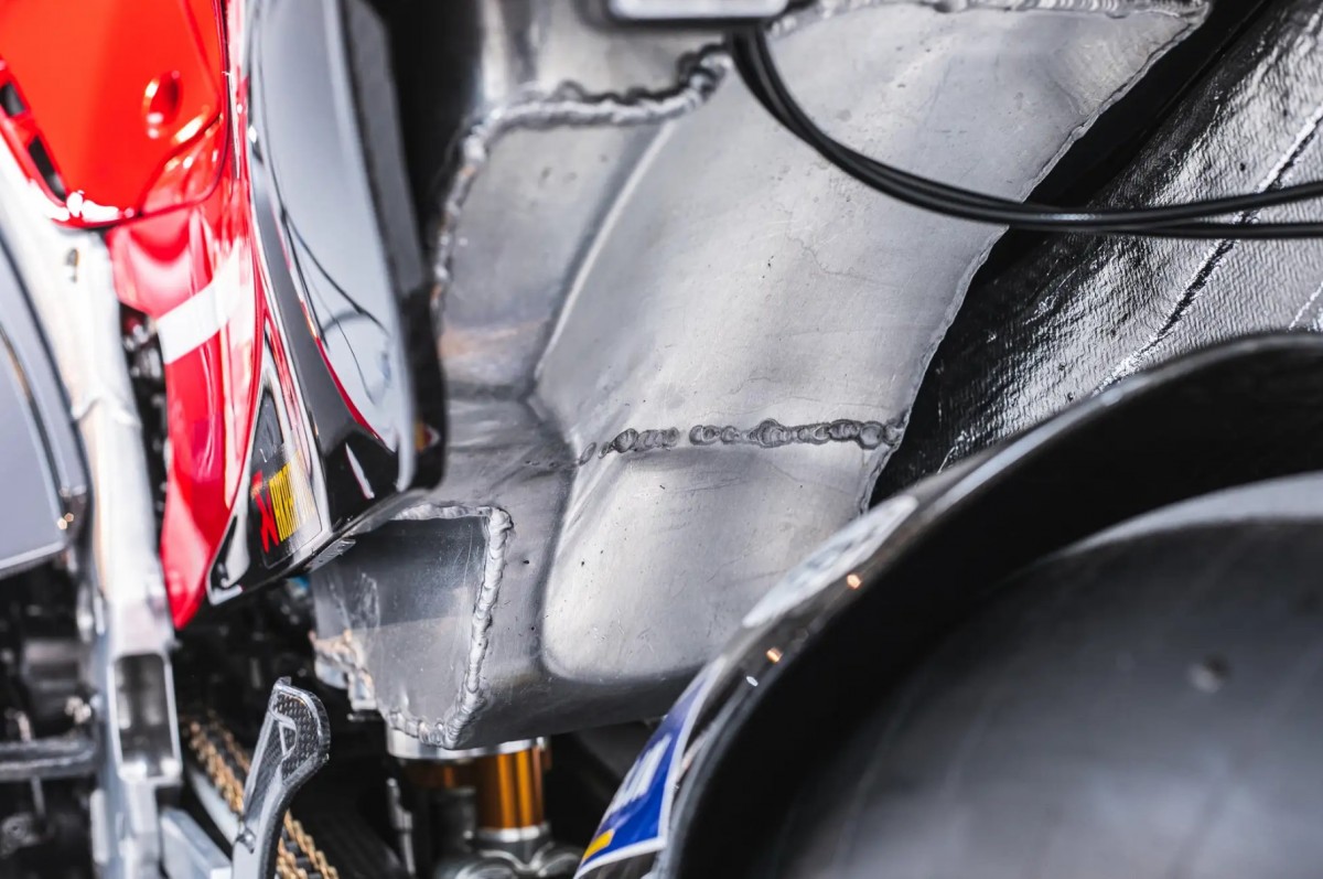 Детали Ducati Desmosedici GP19 Андреа Довициозо, выставленного на аукцион Детали Ducati Desmosedici GP19 Андреа Довициозо, выставленного на аукцион