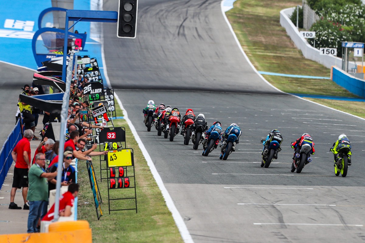 Мотоспорт поставлен в Испании на конвейер: с возраста в 9-10 лет - и до вступления в Гран-При после 16 лет Мотоспорт поставлен в Испании на конвейер: с возраста в 9-10 лет - и до вступления в Гран-При после 16 лет