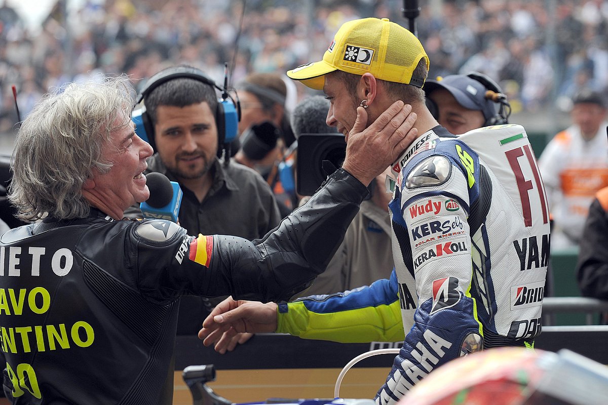 Как быть с одним из величайших гонщиков всех времен Анхелем Нието? Как быть с одним из величайших гонщиков всех времен Анхелем Нието?