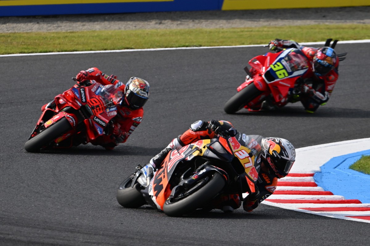 Педро Акоста снова пытался закрепиться на 2 месте после Баньяи Педро Акоста снова пытался закрепиться на 2 месте после Баньяи