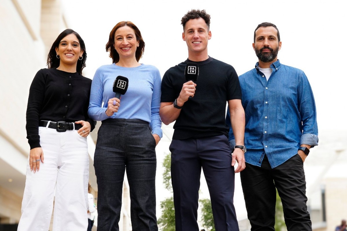 Изаскун Руис и Пол Эспаргаро - команда репортеров на пит-лейне DAZN MotoGP в 2025 году Изаскун Руис и Пол Эспаргаро - команда репортеров на пит-лейне DAZN MotoGP в 2025 году