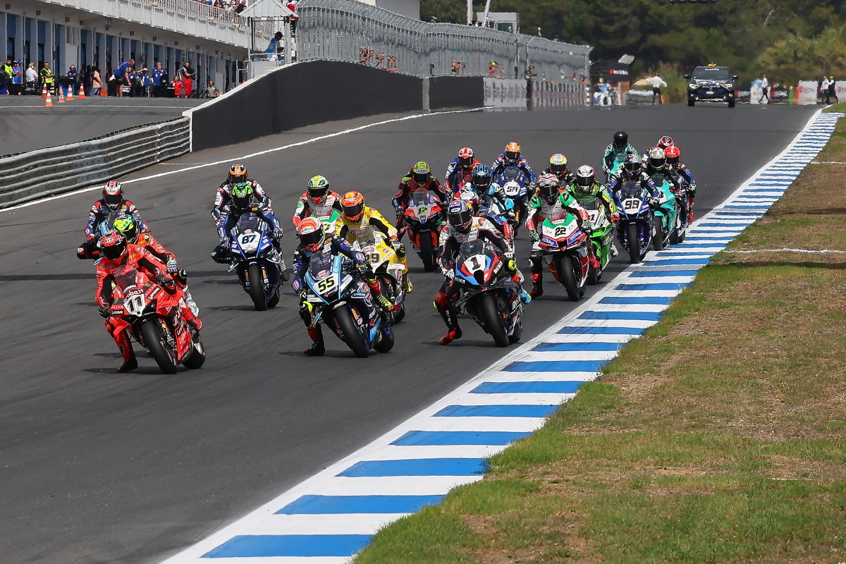 Старт воскресной гонки EstorilWorldSBK Старт воскресной гонки EstorilWorldSBK