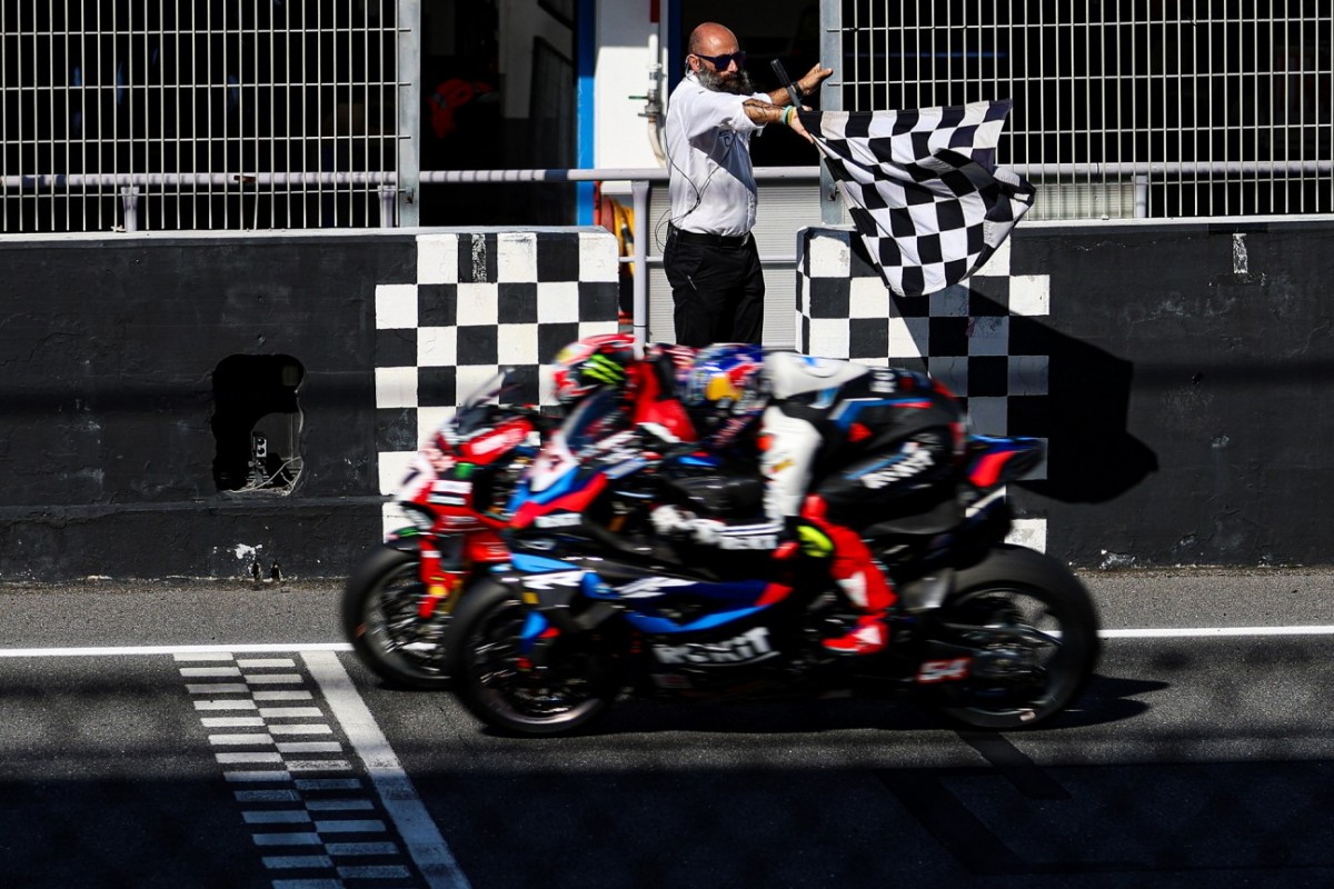 Прошлогодний финиш EstorilWorldSBK: Топрака и Николо на финише разделили 0.003 секунды Прошлогодний финиш EstorilWorldSBK: Топрака и Николо на финише разделили 0.003 секунды