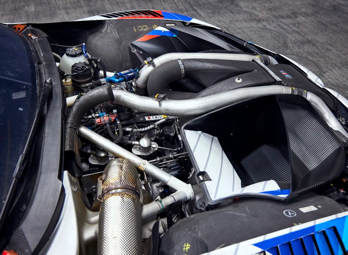 BMW M4 GT3 Валентино Росси выставлен на продажу BMW M4 GT3 Валентино Росси выставлен на продажу