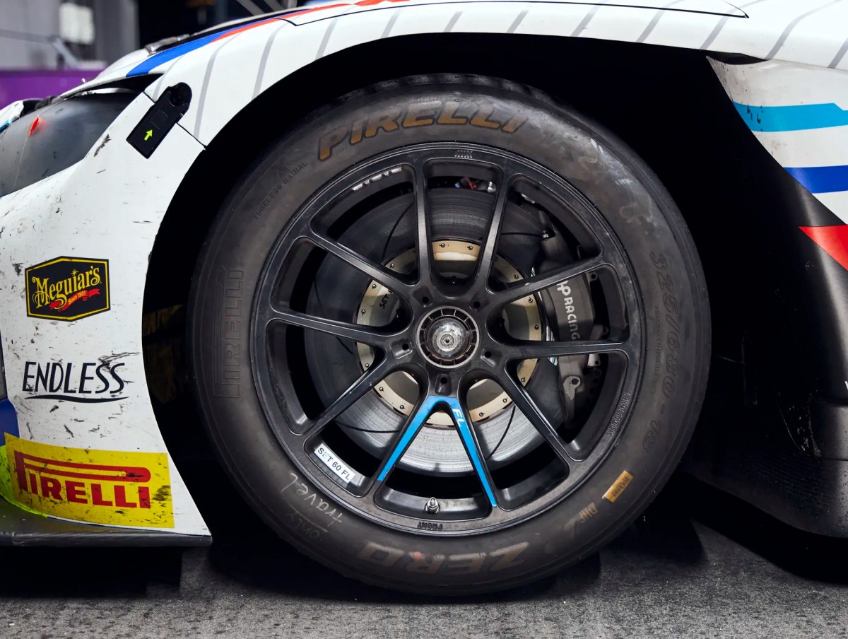 BMW M4 GT3 Валентино Росси выставлен на продажу BMW M4 GT3 Валентино Росси выставлен на продажу