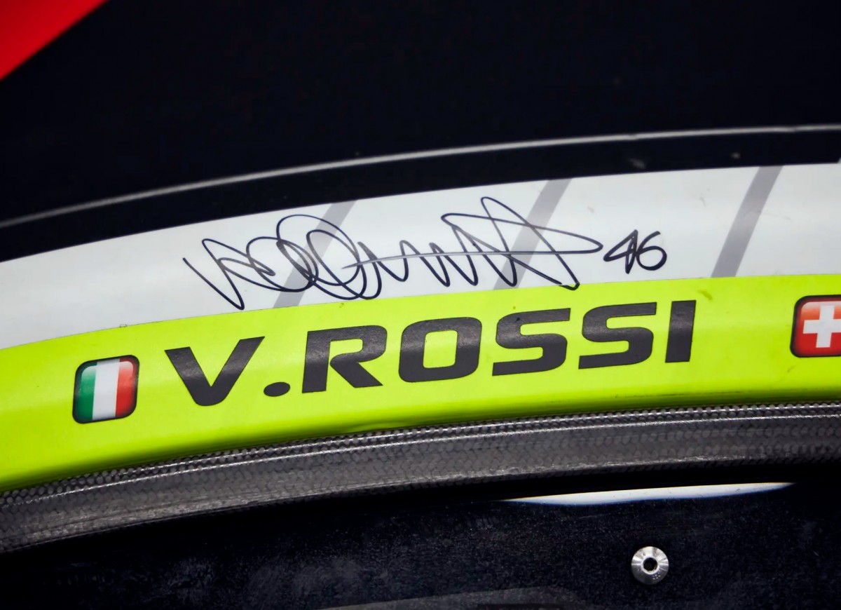 BMW M4 GT3 Валентино Росси выставлен на продажу BMW M4 GT3 Валентино Росси выставлен на продажу