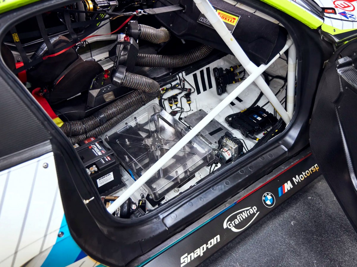 BMW M4 GT3 Валентино Росси выставлен на продажу BMW M4 GT3 Валентино Росси выставлен на продажу