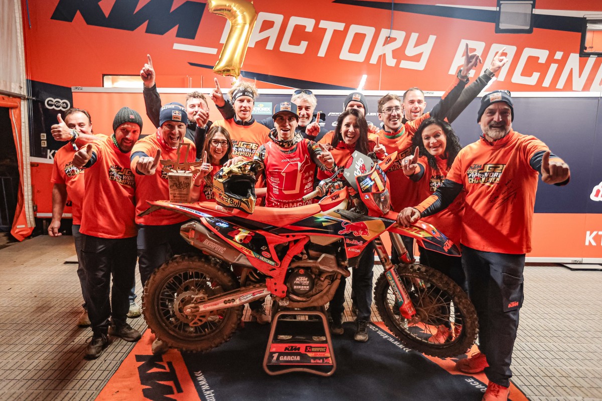 Чемпион EnduroGP E1 2025 года Жозеп Гарсия из KTM Factory Racing и его KTM 450 EXC - на прогрессии Чемпион EnduroGP E1 2025 года Жозеп Гарсия из KTM Factory Racing и его KTM 450 EXC - на прогрессии