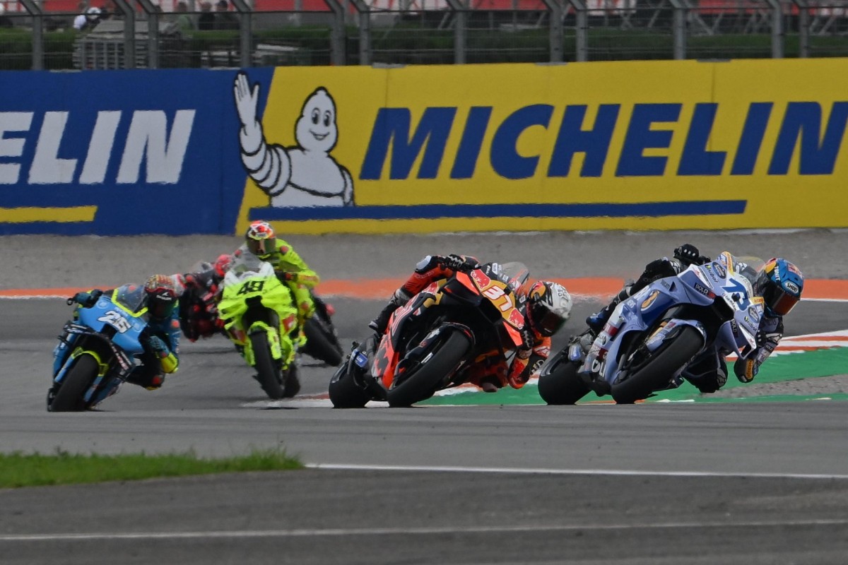 Беццекки проиграл гонку в 1-м повороте Беццекки проиграл гонку в 1-м повороте