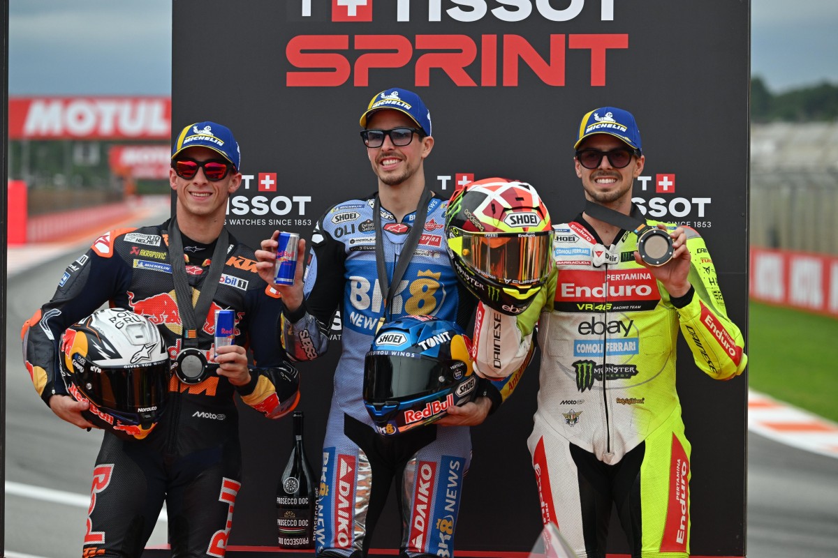 Подиум Tissot Sprint Race Гран-При Валенсии MotoGP 2025 Подиум Tissot Sprint Race Гран-При Валенсии MotoGP 2025