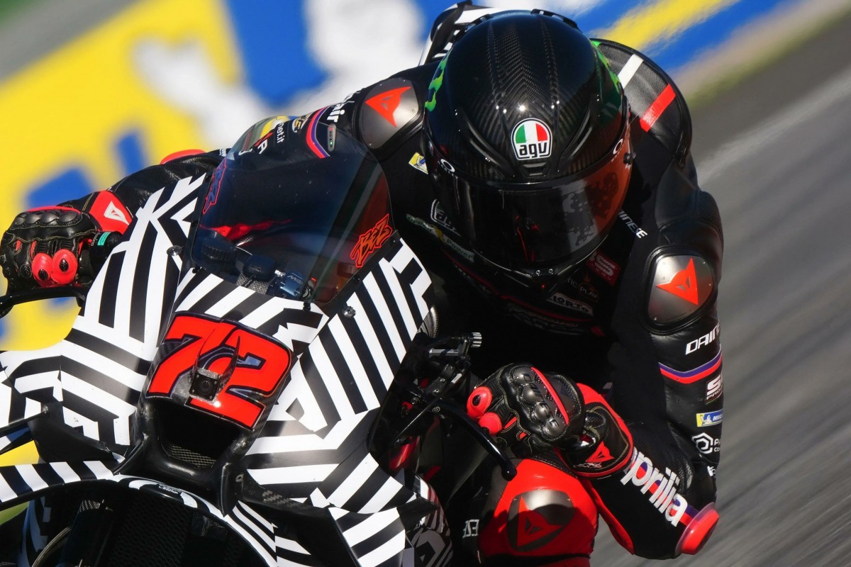 Марко Беццекки на тестах IRTA MotoGP в Валенсии на новом прототипе Aprilia RS-GP26 Марко Беццекки на тестах IRTA MotoGP в Валенсии на новом прототипе Aprilia RS-GP26