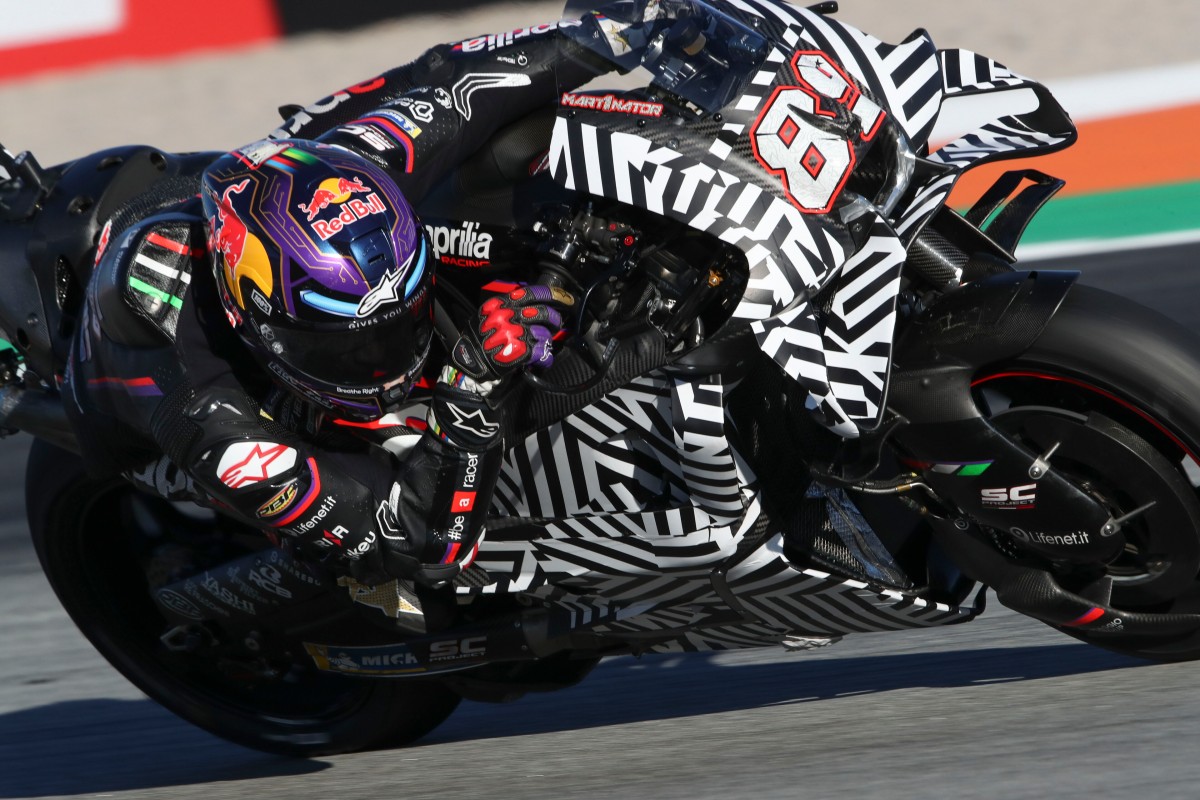 Хорхе Мартин на тестах IRTA MotoGP в Валенсии на новом прототипе Aprilia RS-GP26 Хорхе Мартин на тестах IRTA MotoGP в Валенсии на новом прототипе Aprilia RS-GP26