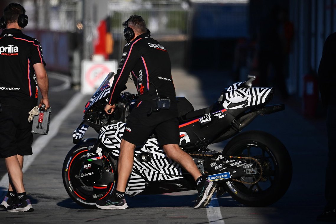 Новый Aprilia RS-GP26 на тестах в Валенсии: много обновлений в аэродинамике Новый Aprilia RS-GP26 на тестах в Валенсии: много обновлений в аэродинамике